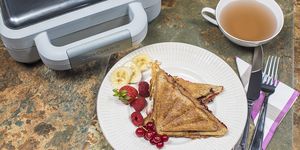 Reteta sandwich desert cu unt de arahide, banane si capsuni