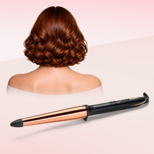 fata cu par roscat si bucle si ondulator babyliss