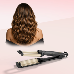 fata cu par saten inchis si bucle si placa pentru creponat babyliss